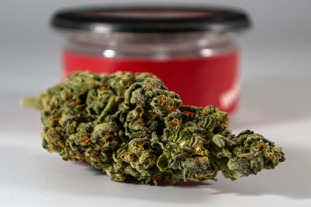 Buy Strawberry Lemonade Strain online at www.greenganjahome.com